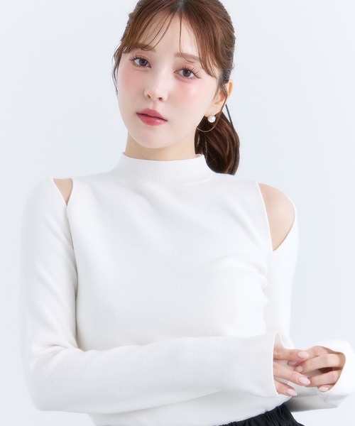 EIMY ISTOIRE(エイミーイストワール)の「スリットショルダープレーンニット(ニット/セーター・レディース・ボルドー/ホワイト/ピンクベージュ/ブラック・F)」の17枚目の写真