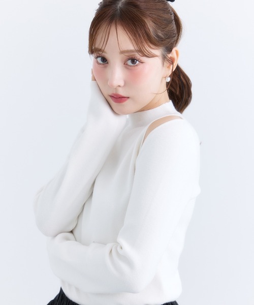 EIMY ISTOIRE(エイミーイストワール)の「スリットショルダープレーンニット(ニット/セーター・レディース・ボルドー/ホワイト/ピンクベージュ/ブラック・F)」の18枚目の写真