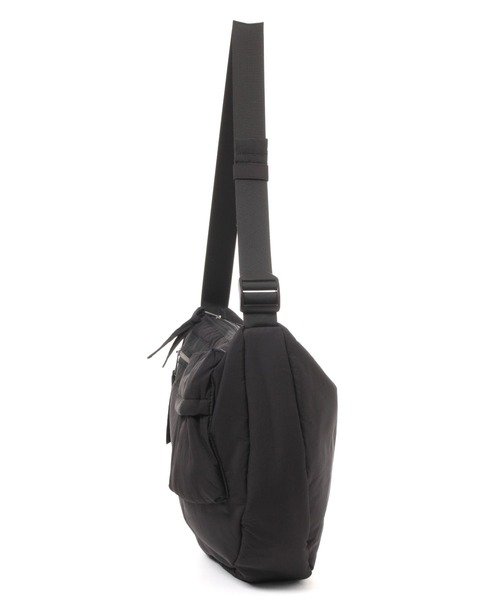 LAKOLE（ラコレ）の「ZIPポケットショルダーバッグ / 254361（ショルダーバッグ・メンズ・ブラック/カーキ・FREE）」の3枚目の写真