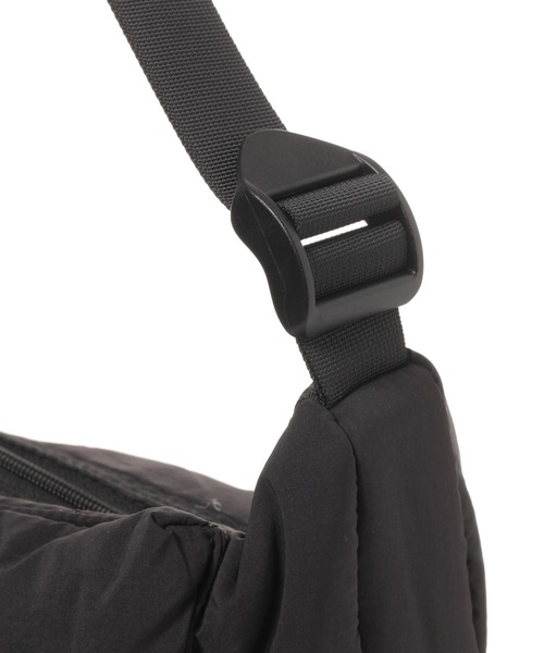 LAKOLE（ラコレ）の「ZIPポケットショルダーバッグ / 254361（ショルダーバッグ・メンズ・ブラック/カーキ・FREE）」の5枚目の写真