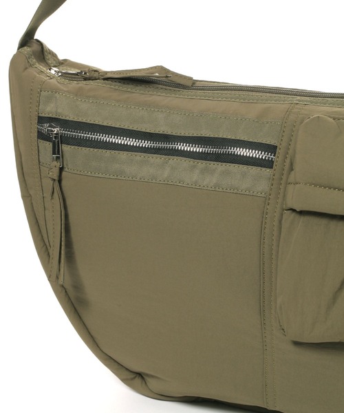 LAKOLE（ラコレ）の「ZIPポケットショルダーバッグ / 254361（ショルダーバッグ・メンズ・ブラック/カーキ・FREE）」の14枚目の写真