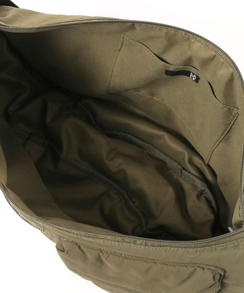 LAKOLE（ラコレ）の「ZIPポケットショルダーバッグ / 254361（ショルダーバッグ・メンズ・ブラック/カーキ・FREE）」の15枚目の写真