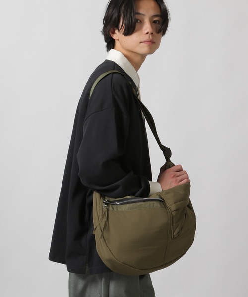LAKOLE（ラコレ）の「ZIPポケットショルダーバッグ / 254361（ショルダーバッグ・メンズ・ブラック/カーキ・FREE）」の19枚目の写真
