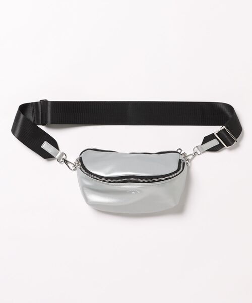 CONVERSE（コンバース）の「【CONVERSE】 FAKE LEATHER BODY BAG/ウエストバッグ/ウエストポーチ/ファニーパック/ボディバッグ/カバン（ボディバッグ/ウエストポーチ・レディース・アイボリー/シルバー/チャコール/ブラック・FREE）」の4枚目の写真