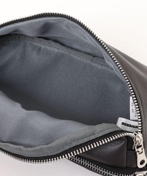CONVERSE（コンバース）の「【CONVERSE】 FAKE LEATHER BODY BAG/ウエストバッグ/ウエストポーチ/ファニーパック/ボディバッグ/カバン（ボディバッグ/ウエストポーチ・レディース・アイボリー/シルバー/チャコール/ブラック・FREE）」の11枚目の写真