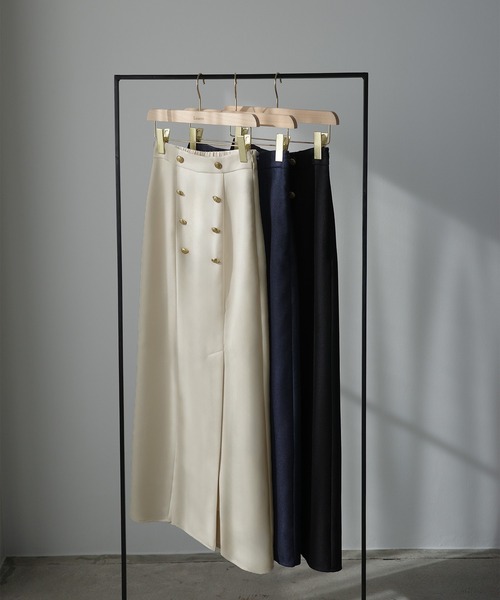 Louere(ルエレ)の「ゴールドボタン前スリットペンシルスカート(スカート・レディース・ネイビー/ブラック/アイボリー・SMALL/MEDIUM/LARGE/X-LARGE)」の14枚目の写真