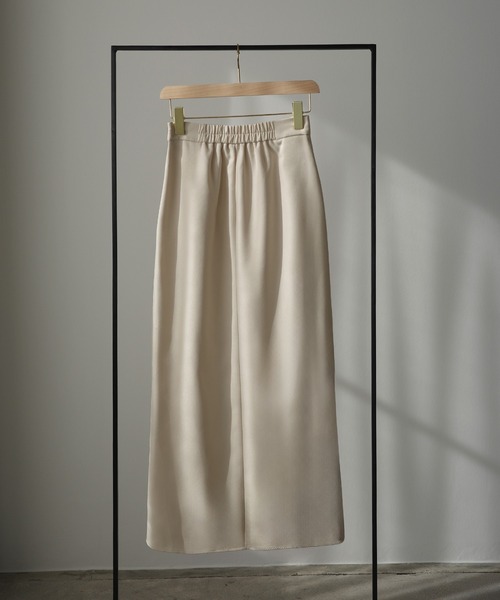 Louere(ルエレ)の「ゴールドボタン前スリットペンシルスカート(スカート・レディース・ネイビー/ブラック/アイボリー・SMALL/MEDIUM/LARGE/X-LARGE)」の17枚目の写真