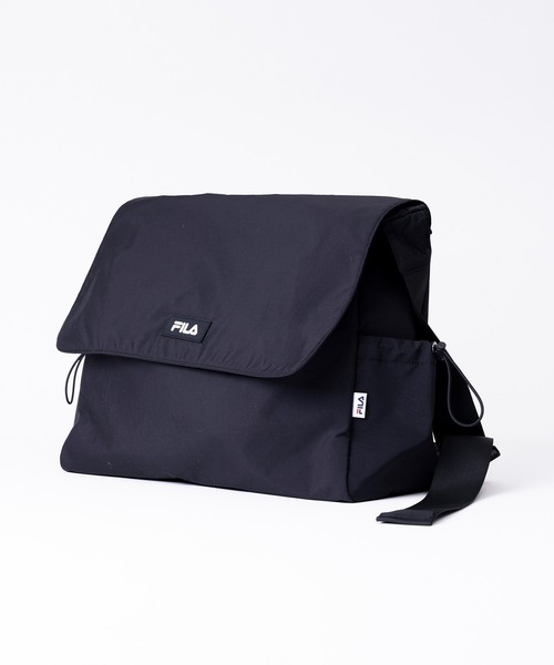 FILA（フィラ）の「FILA フィラ ブランド ロゴ ラバーワッペン 大容量 軽量 ナイロン フラップ ショルダーバッグ 約25L（ショルダーバッグ・メンズ・ブラック/ベージュ/グレー・FREE）」の18枚目の写真
