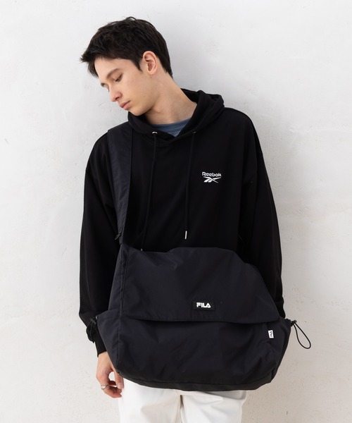FILA（フィラ）の「FILA フィラ ブランド ロゴ ラバーワッペン 大容量 軽量 ナイロン フラップ ショルダーバッグ 約25L（ショルダーバッグ・メンズ・ブラック/ベージュ/グレー・FREE）」の10枚目の写真
