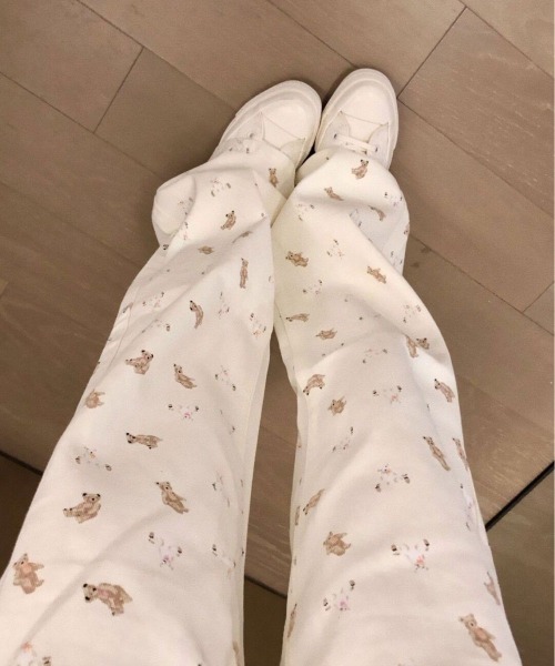 Teem Store（チームストア）の「ベアーモチーフ 総柄 ワイドパンツ（デニムパンツ・レディース・ホワイト・M/S/L）」の3枚目の写真