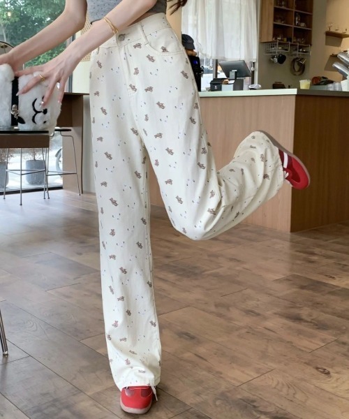 Teem Store（チームストア）の「ベアーモチーフ 総柄 ワイドパンツ（デニムパンツ・レディース・ホワイト・M/S/L）」の6枚目の写真