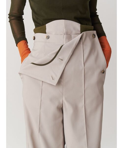 UN3D.（アンスリード）の「CURVE BELT LAYERED PT / カーブベルトレイヤードパンツ（その他パンツ・レディース・ベージュ/カーキ/ブラック・38/36）」の10枚目の写真