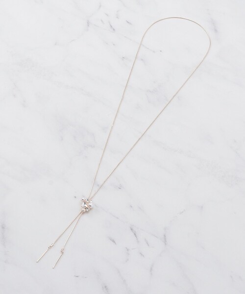 SHOO・LA・RUE（シューラルー）の「ビジューフェイクパールループタイネックレス（ネックレス・レディース・ピンクゴールド/ゴールド/シルバー・00）」の6枚目の写真