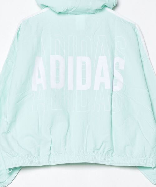 adidas(アディダス)の「アディダス adidas エッセンシャルズ リピートロゴ ルーズフィット ウインドブレーカー(ナイロンジャケット・レディース・ブラック/スモークピンク/エメラルド・M/L)」の5枚目の写真