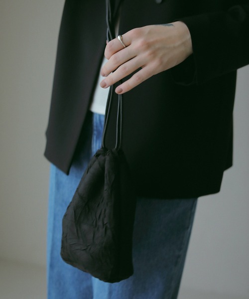 MANOF(マノフ)の「WASHER POUCH(ショルダーバッグ・レディース・アイボリー/ブラック・FREE)」の3枚目の写真