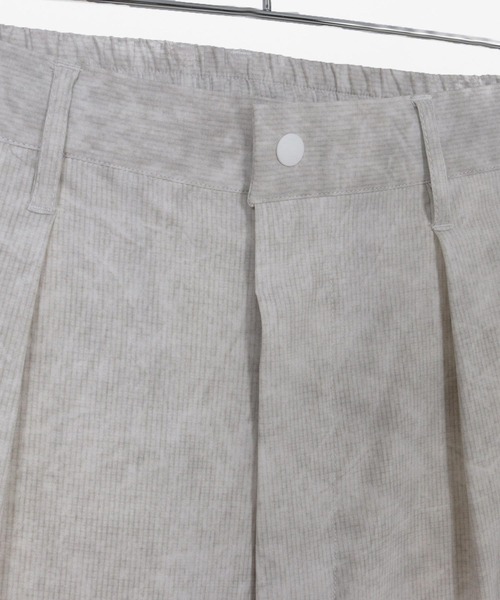 ADAM PATEK(アダムパテック)の「【ADAMPATEK/アダムパテック】uneven dyeing tuck relax pants/ムラ染めリラックスタックパンツ(その他パンツ・レディース・グレー/ホワイト/ブラック・1/2)」の10枚目の写真