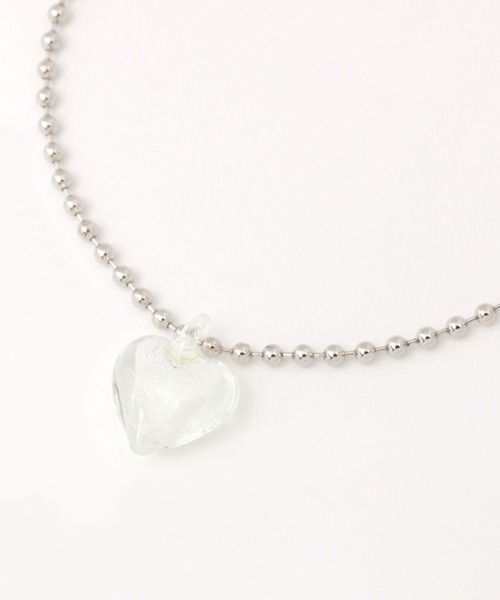 LOWRYS FARM（ローリーズファーム）の「ガラスハートネックレス 326065（ネックレス・レディース・ブラウン/その他/その他1/カーキ・FREE）」の3枚目の写真