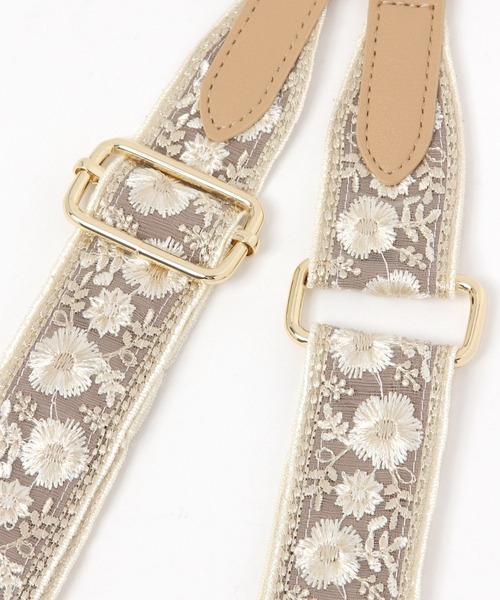 GLOBAL WORK(グローバルワーク)の「刺繍テープマルチWAYショルダー/327812(スマホグッズ・レディース・ベージュ/ブラック/ベージュ系その他4/グレイッシュベージュ/グレー系その他6/ホワイト系その他5/グレー系その他4/ベージュ系その他3/グレー系その他3/ブラック系その他/ホワイト系その他3/ブラック系1/ホワイト系その他/ベージュ系その他・ONE SIZE)」の19枚目の写真
