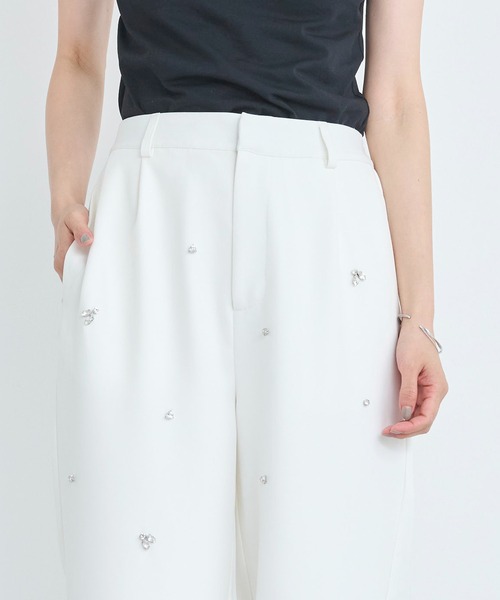 attiree(アティレー)の「ビジュー付きパンツ(スラックス・レディース・ホワイト/ブラック・SMALL/LARGE/MEDIUM)」の7枚目の写真