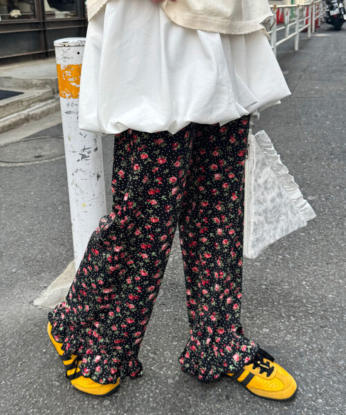 CIAOPANIC（チャオパニック）の「カットフラワーフリルパンツ（その他パンツ・レディース・ブラック/オフホワイト/ベージュ・MEDIUM/SMALL）」の2枚目の写真