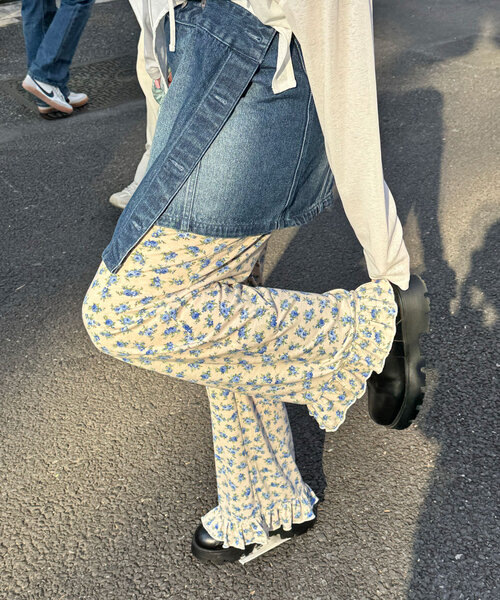 CIAOPANIC（チャオパニック）の「カットフラワーフリルパンツ（その他パンツ・レディース・ブラック/オフホワイト/ベージュ・MEDIUM/SMALL）」の4枚目の写真