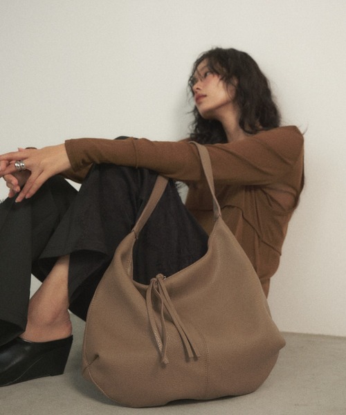 Shelly island(シェリーアイランド)の「コロンショルダーバッグ(ショルダーバッグ・レディース・ブラック/ホワイト/ベージュ・FREE)」の3枚目の写真