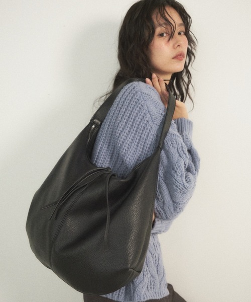 Shelly island(シェリーアイランド)の「コロンショルダーバッグ(ショルダーバッグ・レディース・ブラック/ホワイト/ベージュ・FREE)」の1枚目の写真