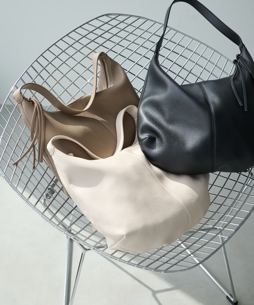 Shelly island(シェリーアイランド)の「コロンショルダーバッグ(ショルダーバッグ・レディース・ブラック/ホワイト/ベージュ・FREE)」の4枚目の写真