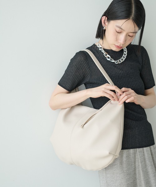 Shelly island(シェリーアイランド)の「コロンショルダーバッグ(ショルダーバッグ・レディース・ブラック/ホワイト/ベージュ・FREE)」の8枚目の写真
