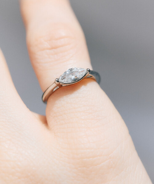 ear PAPILLONNER（イアパピヨネ）の「《金属アレルギー対応/ステンレス》マーキスジルコニアリング（リング・レディース・シルバー/ゴールド・13）」の2枚目の写真