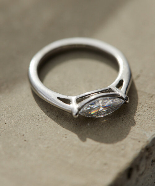 ear PAPILLONNER（イアパピヨネ）の「《金属アレルギー対応/ステンレス》マーキスジルコニアリング（リング・レディース・シルバー/ゴールド・13）」の4枚目の写真