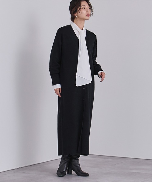 UR'S(ユアーズ)の「Vネックロングニットカーディガン/ワンピース(ワンピース・レディース・チャコール/ベージュ/ブラック・M/L/S)」の2枚目の写真