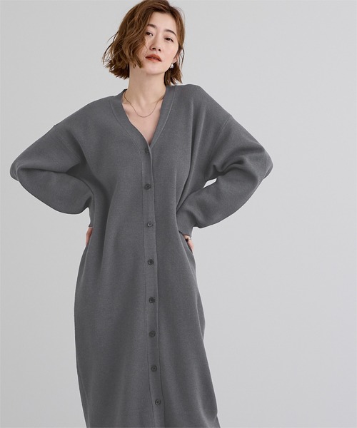 UR'S(ユアーズ)の「Vネックロングニットカーディガン/ワンピース(ワンピース・レディース・チャコール/ベージュ/ブラック・M/L/S)」の10枚目の写真