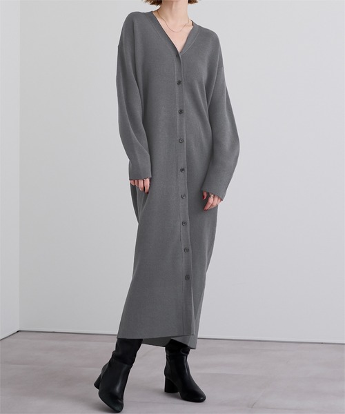 UR'S(ユアーズ)の「Vネックロングニットカーディガン/ワンピース(ワンピース・レディース・チャコール/ベージュ/ブラック・M/L/S)」の14枚目の写真