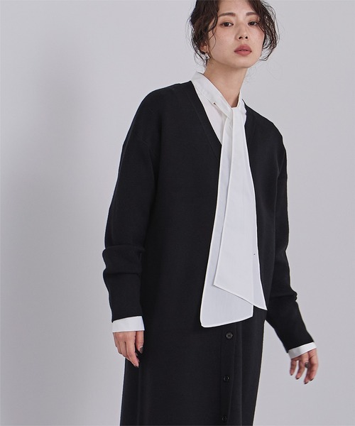 UR'S(ユアーズ)の「Vネックロングニットカーディガン/ワンピース(ワンピース・レディース・チャコール/ベージュ/ブラック・M/L/S)」の4枚目の写真