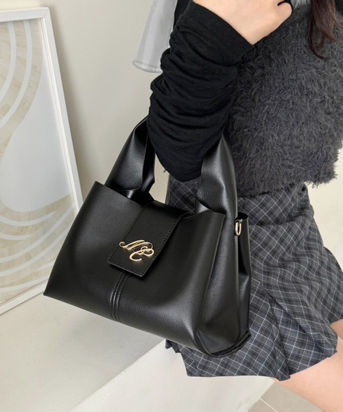 one after another NICE CLAUP（ワンアフターアナザーナイスクラップ）の「【WEB限定/REVIVAL】NCエンブレム付きトライアングルバッグ（ショルダーバッグ・レディース・アイボリー/ブラック/ブラウン・FREE）」の9枚目の写真