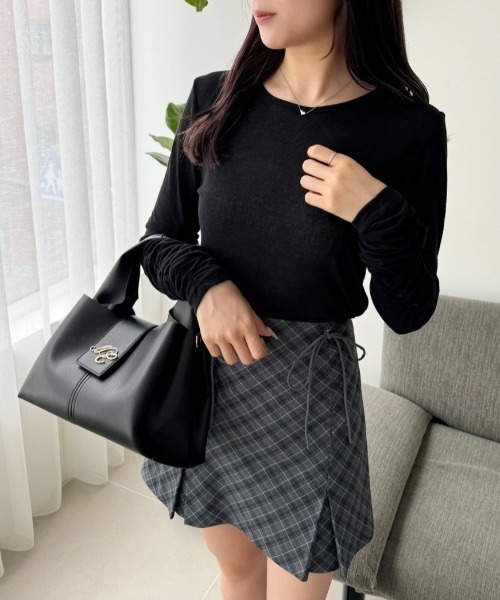 one after another NICE CLAUP（ワンアフターアナザーナイスクラップ）の「【WEB限定/REVIVAL】NCエンブレム付きトライアングルバッグ（ショルダーバッグ・レディース・アイボリー/ブラック/ブラウン・FREE）」の10枚目の写真