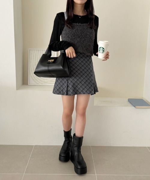 one after another NICE CLAUP（ワンアフターアナザーナイスクラップ）の「【WEB限定/REVIVAL】NCエンブレム付きトライアングルバッグ（ショルダーバッグ・レディース・アイボリー/ブラック/ブラウン・FREE）」の11枚目の写真