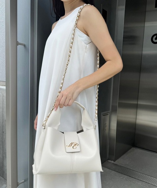 one after another NICE CLAUP（ワンアフターアナザーナイスクラップ）の「【WEB限定/REVIVAL】NCエンブレム付きトライアングルバッグ（ショルダーバッグ・レディース・アイボリー/ブラック/ブラウン・FREE）」の17枚目の写真