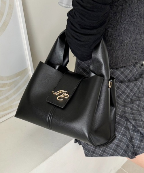 WEB限定/REVIVAL】NCエンブレム付きトライアングルバッグ（ショルダー