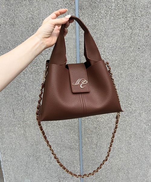 one after another NICE CLAUP（ワンアフターアナザーナイスクラップ）の「【WEB限定/REVIVAL】NCエンブレム付きトライアングルバッグ（ショルダーバッグ・レディース・アイボリー/ブラック/ブラウン・FREE）」の12枚目の写真