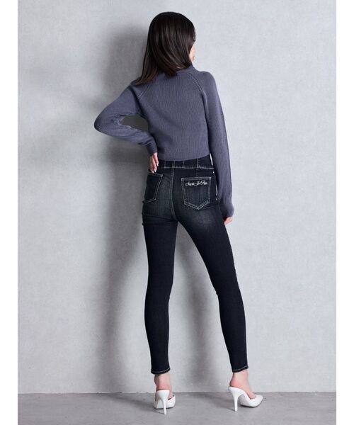 GYDA(ジェイダ)の「ハイウエスト STUPID IN RICH embroideryスキニーデニムパンツ(デニムパンツ・レディース・インディゴブルー/ライトブルー・X-SMALL/SMALL/MEDIUM)」の4枚目の写真
