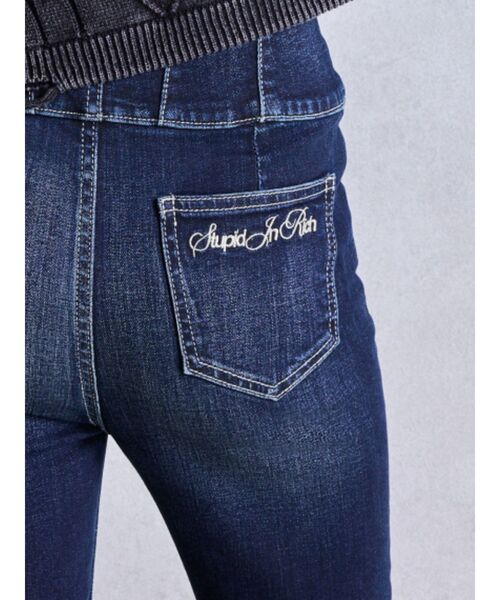 GYDA(ジェイダ)の「ハイウエスト STUPID IN RICH embroideryスキニーデニムパンツ(デニムパンツ・レディース・インディゴブルー/ライトブルー・X-SMALL/SMALL/MEDIUM)」の15枚目の写真