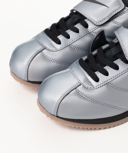 NIKE(ナイキ)の「NIKE / Cortez SE(スニーカー・メンズ・グレー・27.0cm/28.5cm/27.5cm/26.5cm/29.0cm/28.0cm/26.0cm)」の2枚目の写真