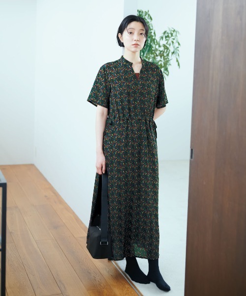 THREE FIFTY STANDARD（スリーフィフティースタンダード）の「ＴＨＲＥＥ　ＦＩＦＴＹ　ＳＴＡＮＤＡＲＤ　スプリットレザーを使った軽量ボディーバッグ〈ブラック〉（ショルダーバッグ・レディース・ブラック・ONE SIZE）」の3枚目の写真