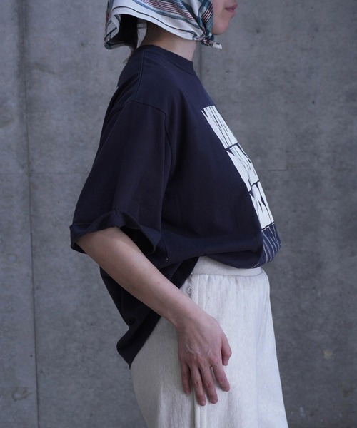 k3&co.(ケイスリーアンドコー)の「PRINT TEE(Tシャツ/カットソー・レディース・ブルー/ブラック/レッド・ONE SIZE)」の9枚目の写真