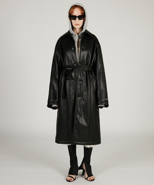 PRANK PROJECT（プランクプロジェクト）の「ヴィーガンレザーオーバーロングコート / Vegan Leather Overlong Coat（ステンカラーコート・レディース・ブラック/ブラウン・FREE）」の2枚目の写真