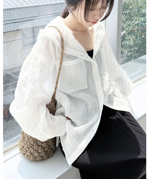 reca（レカ）の「クリンクル加工フード付きシアーシャツ（シャツ/ブラウス・レディース・ブラウン/オフホワイト/ブラック/ブルー/イエロー・FREE）」の2枚目の写真