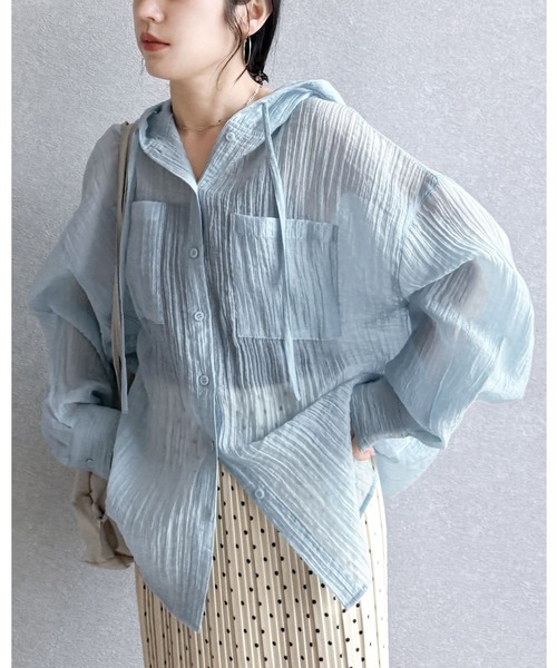 reca（レカ）の「クリンクル加工フード付きシアーシャツ（シャツ/ブラウス・レディース・ブラウン/オフホワイト/ブラック/ブルー/イエロー・FREE）」の4枚目の写真