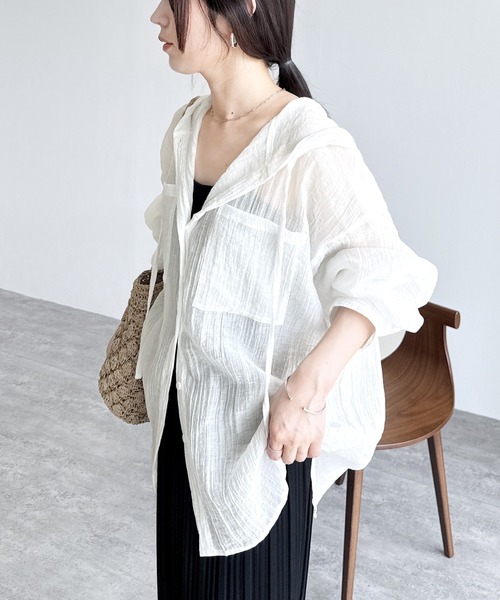 reca（レカ）の「クリンクル加工フード付きシアーシャツ（シャツ/ブラウス・レディース・ブラウン/オフホワイト/ブラック/ブルー/イエロー・FREE）」の14枚目の写真